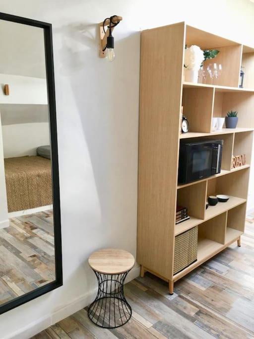 Studio Sous Les Toits Tres Bien Place Et Climatise Montpellier Exterior photo